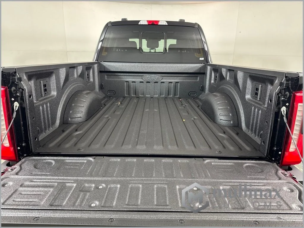 New 2026 Black Ford Lariat image 32