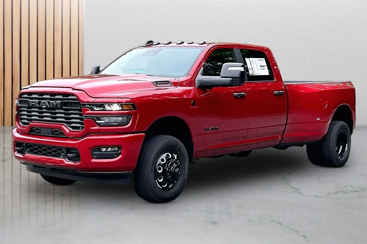 New 2026 Molten Red Pearl-Coat Exterior Paint RAM Big Horn image 4