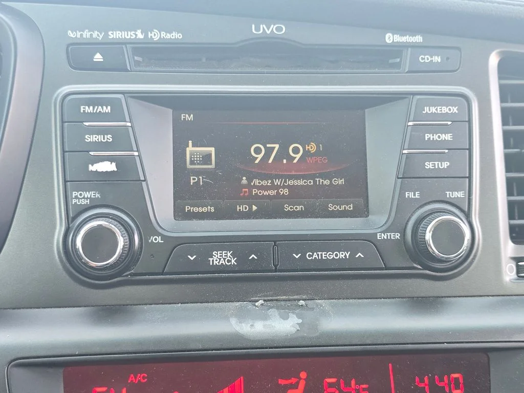 Used 2013 Silver Kia EX image 28