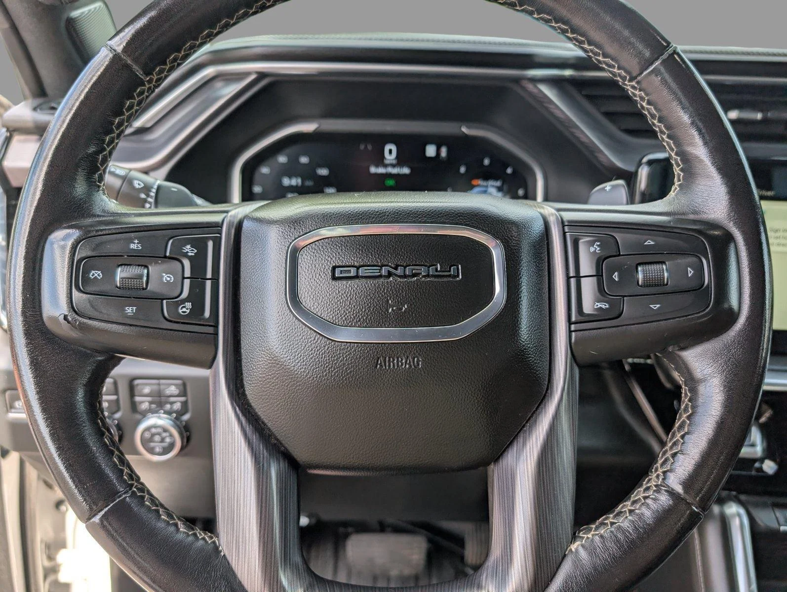Used 2023 White Frost Tricoat GMC Denali Ultimate image 26