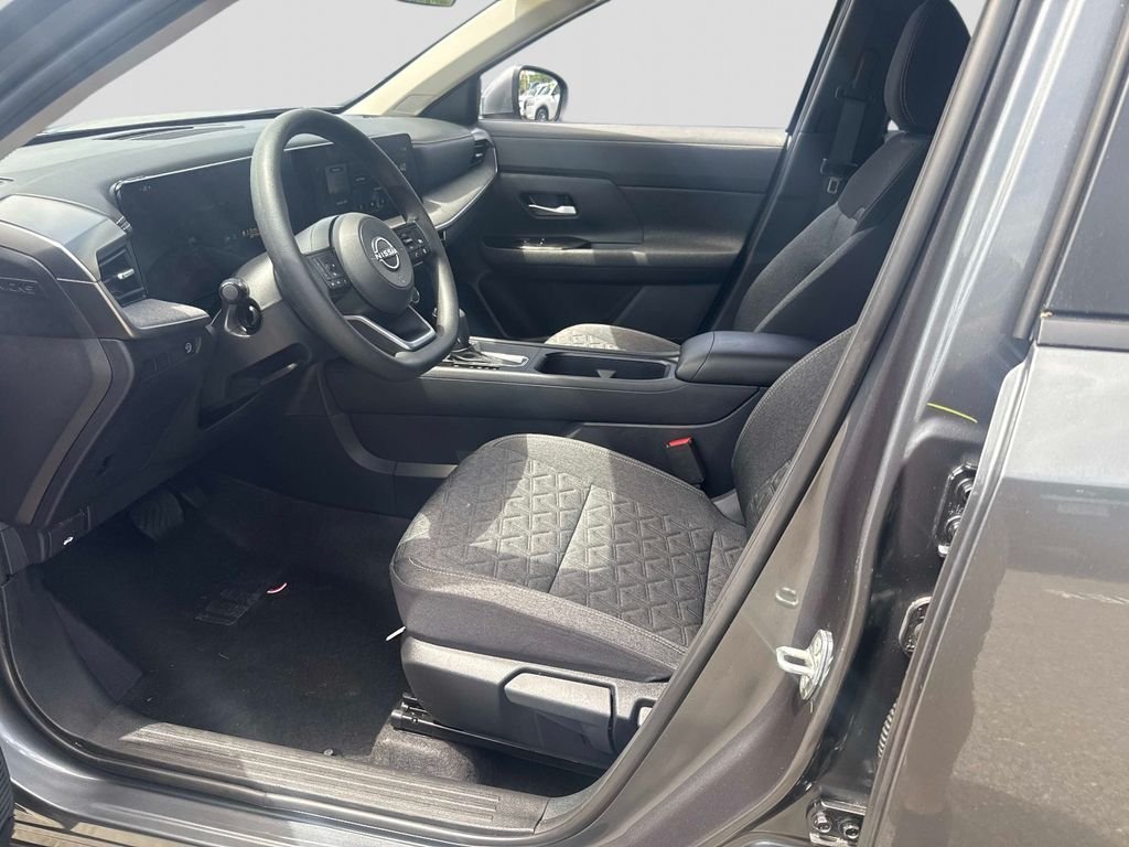 Used 2025 Gray Nissan SV image 17