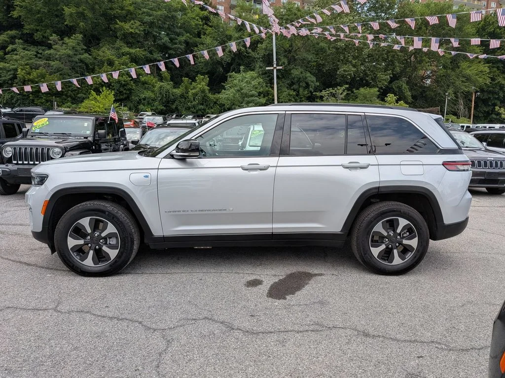 Used 2024 Silver Jeep 4xe image 11