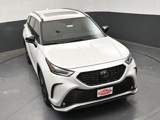 New 2026 Wind Chill Pearl <sup>1</sup> Toyota  XSE image 26