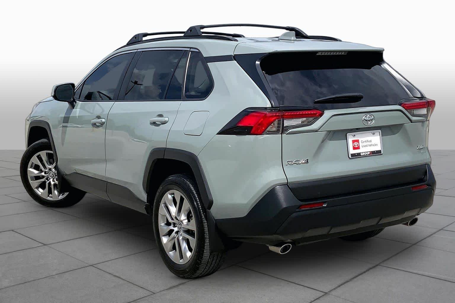 Used 2023 Lunar Rock Toyota XLE Premium image 12