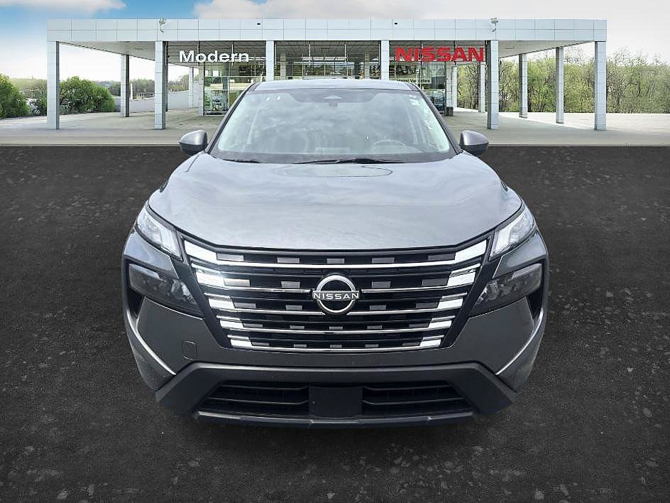 Used 2024 Gun Metallic Nissan SV image 8
