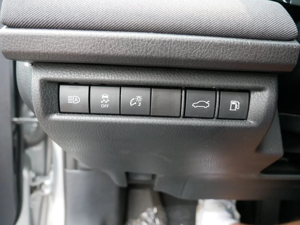 Certified Used 2025 Silver Toyota LE image 27