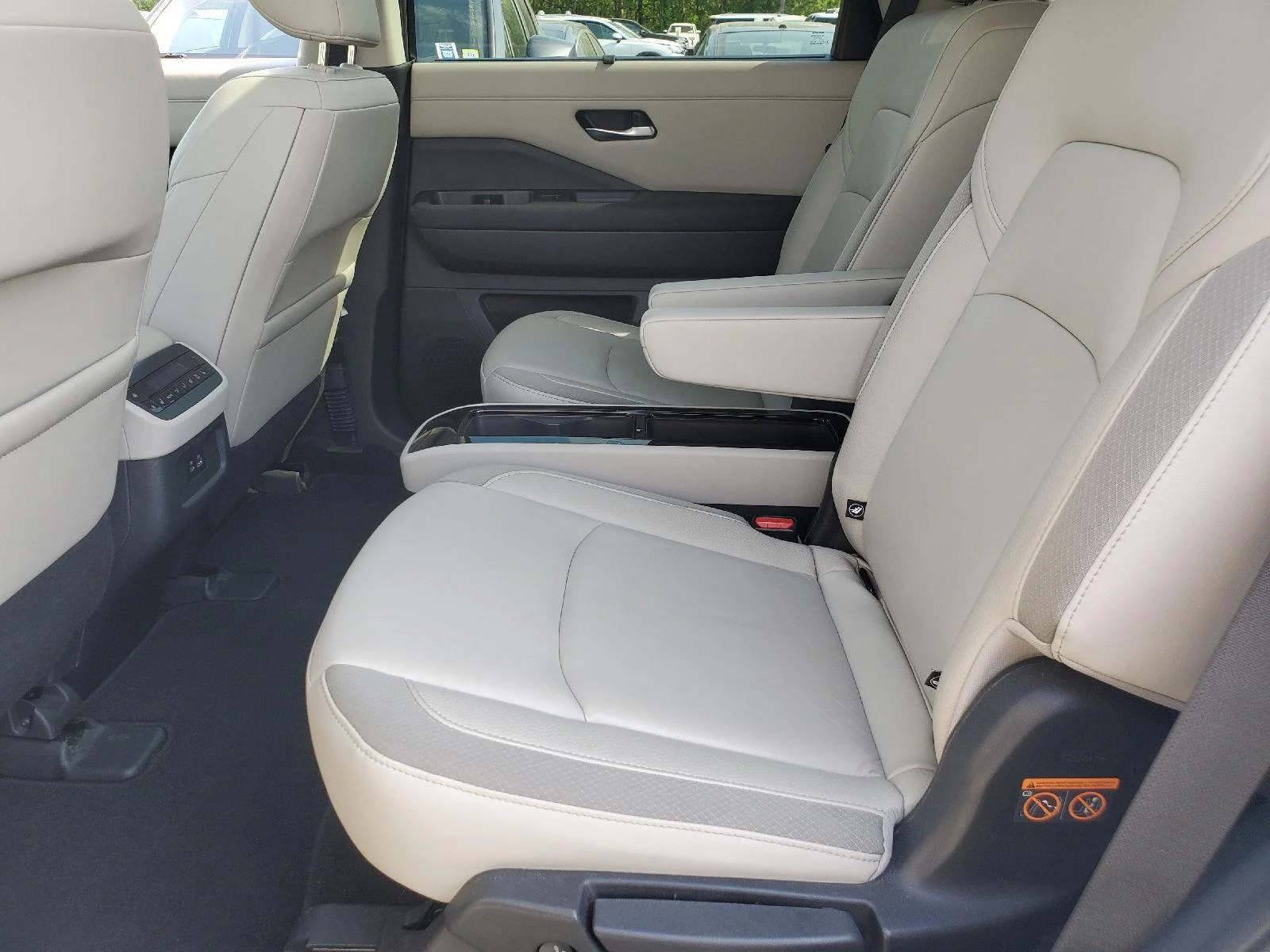 Used 2022 Pearl White Tricoat Nissan SL image 7