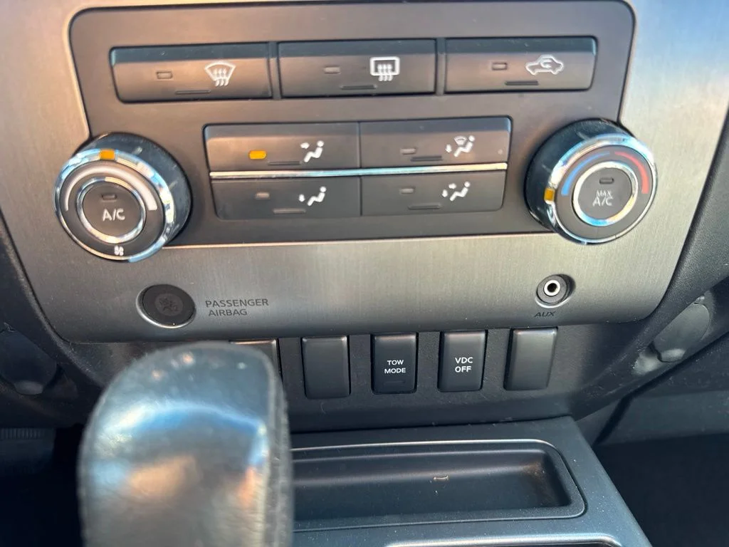 Used 2010 Silver Nissan SE image 27
