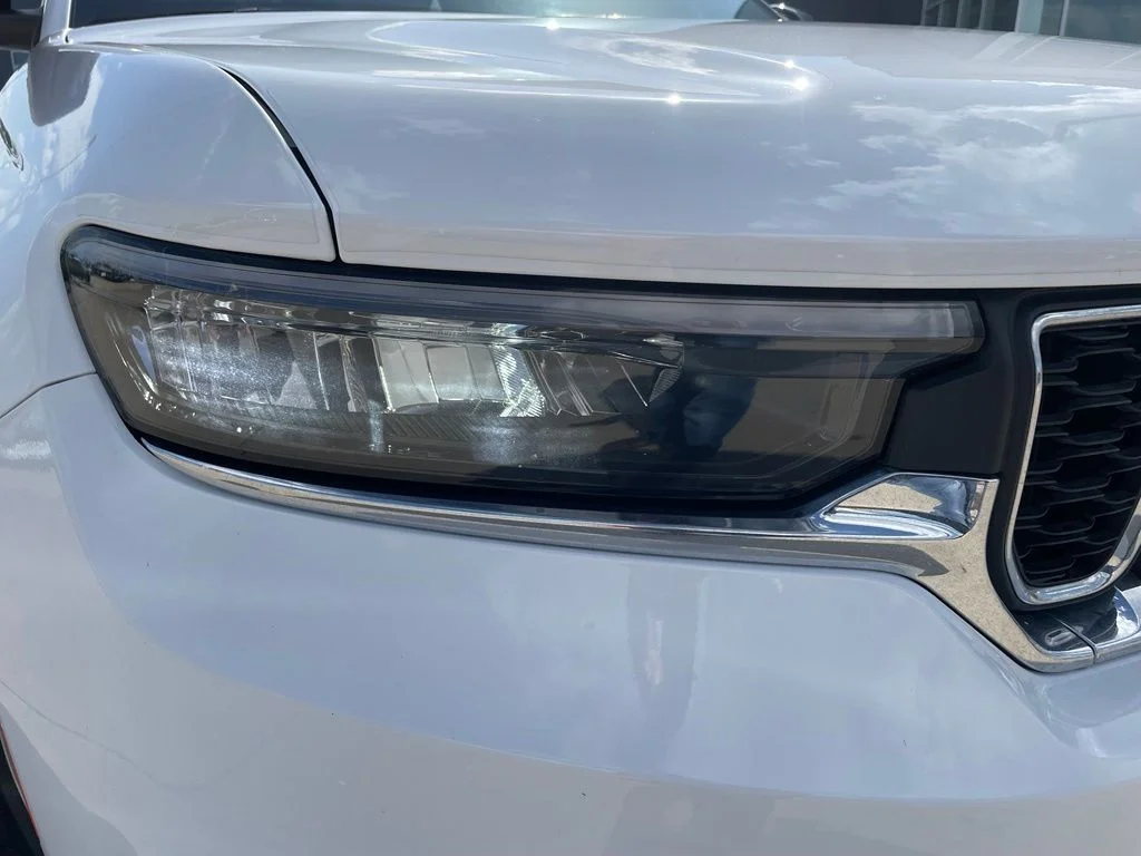 Used 2025 White Jeep Laredo image 2