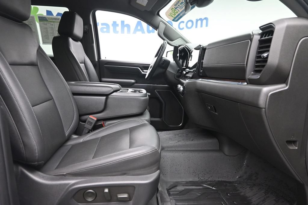 Used 2023 White GMC SLT image 9