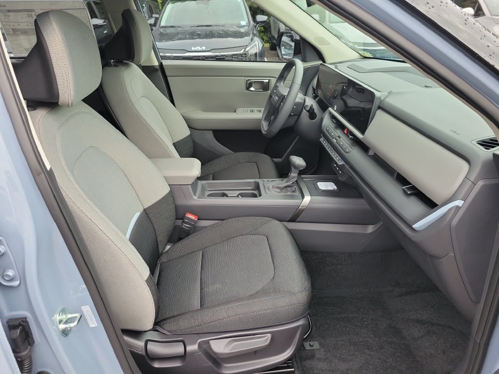 New 2027 Pale Gray Kia S image 5