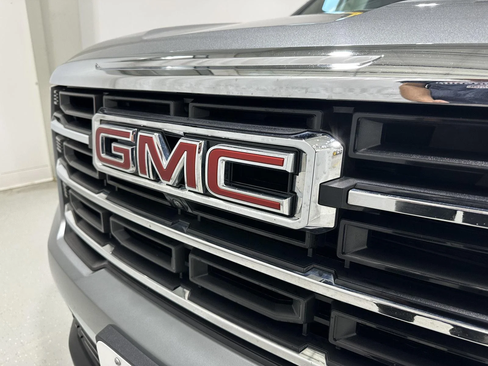 Used 2025 Sterling Metallic GMC Elevation image 30