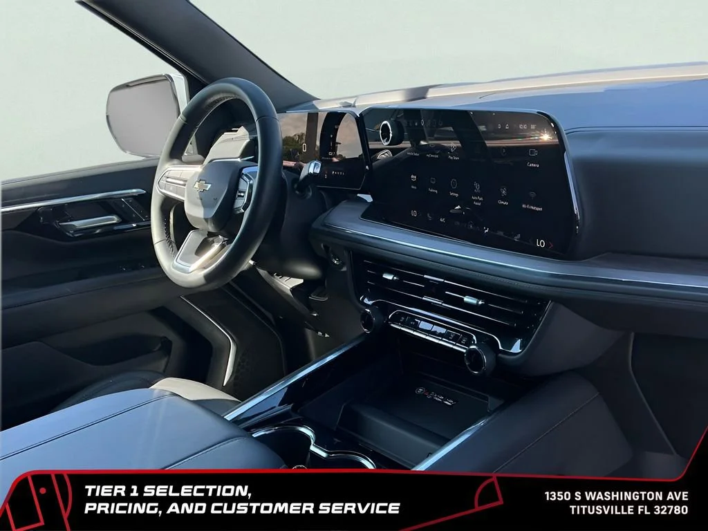 Used 2025 Summit White Chevrolet LT image 12