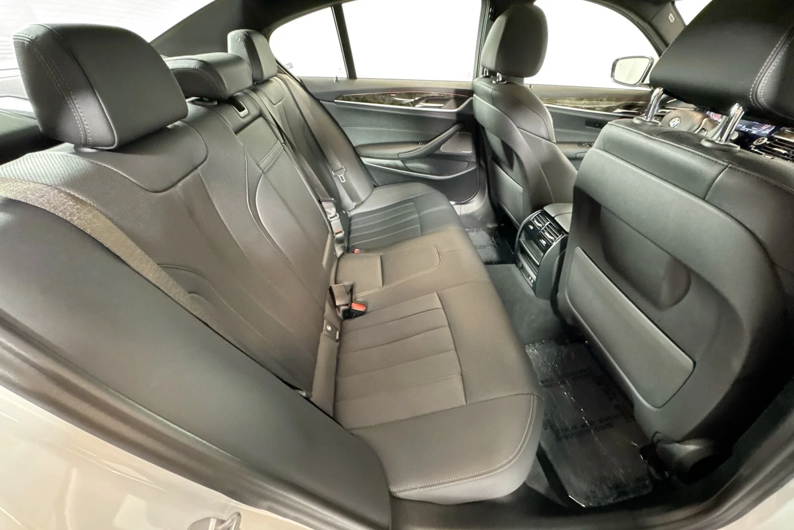 Used 2023 Alpine White BMW 540i image 26