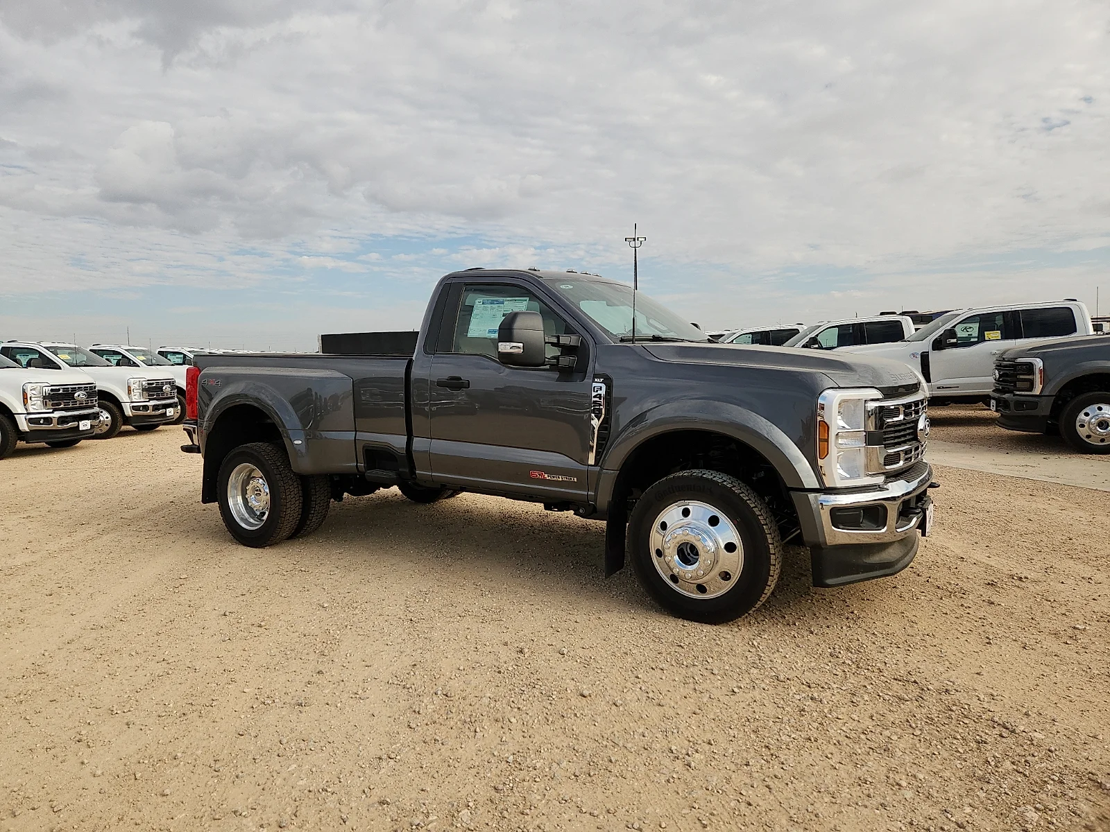 New 2027 Carbonized Gray Metallic Ford XLT image 8
