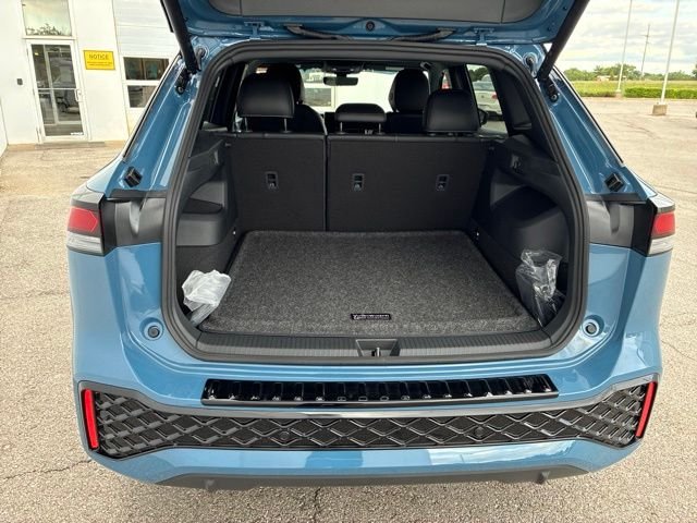 New 2026 Monterey Blue W/Deep Black Roof Volkswagen 2.0T SE R-Line Black image 5
