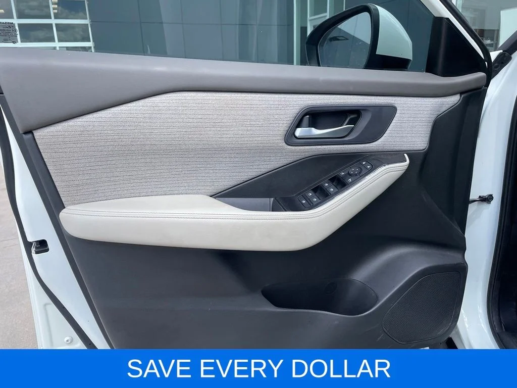 Used 2023 White Nissan SV image 9