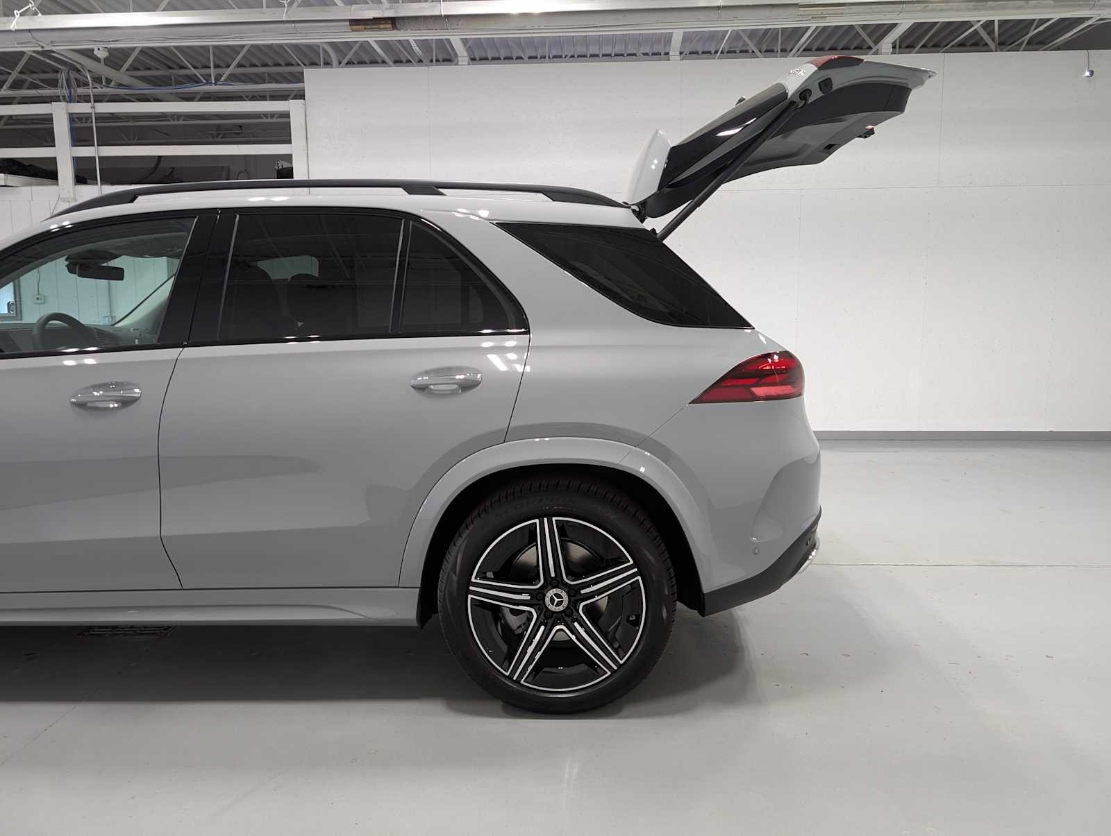 New 2026 MANUFAKTUR Alpine Grey Mercedes-Benz GLE 350 image 9