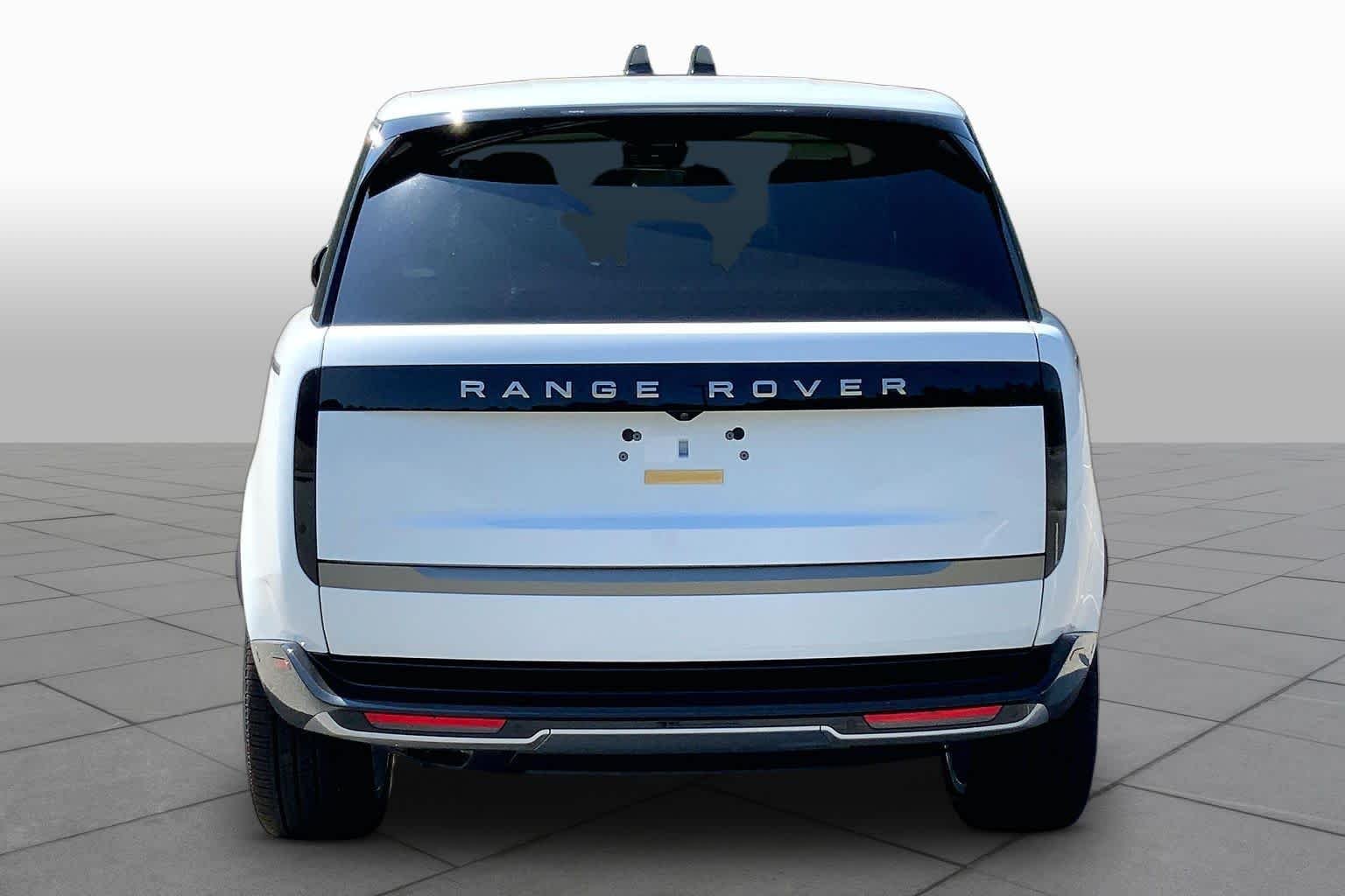 New 2026 Fuji White Land Rover SE image 4