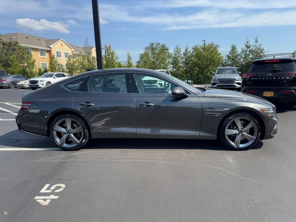 Used 2026 Makalu Gray Genesis 2.5T Sport Prestige image 2