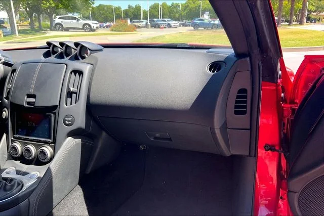 Used 2020 Passion Red Nissan Base image 16
