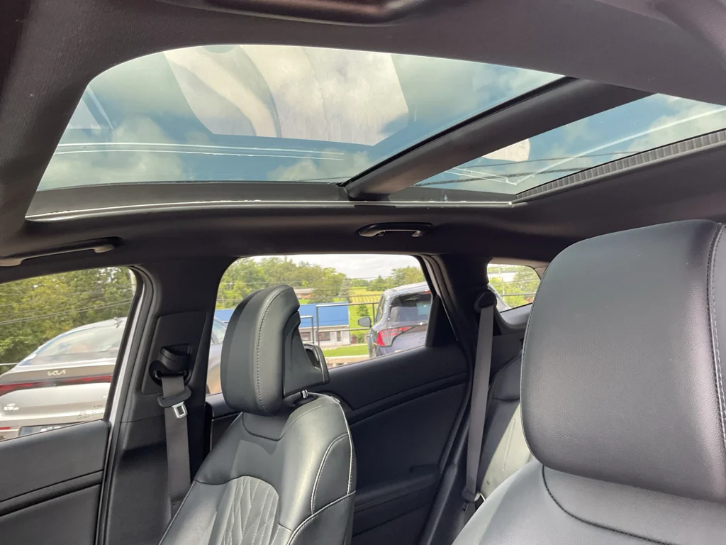 Used 2024 Glacial White Pearl Kia X-Line image 18