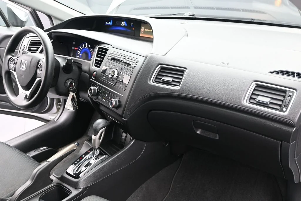 Used 2015 Silver Honda LX image 25