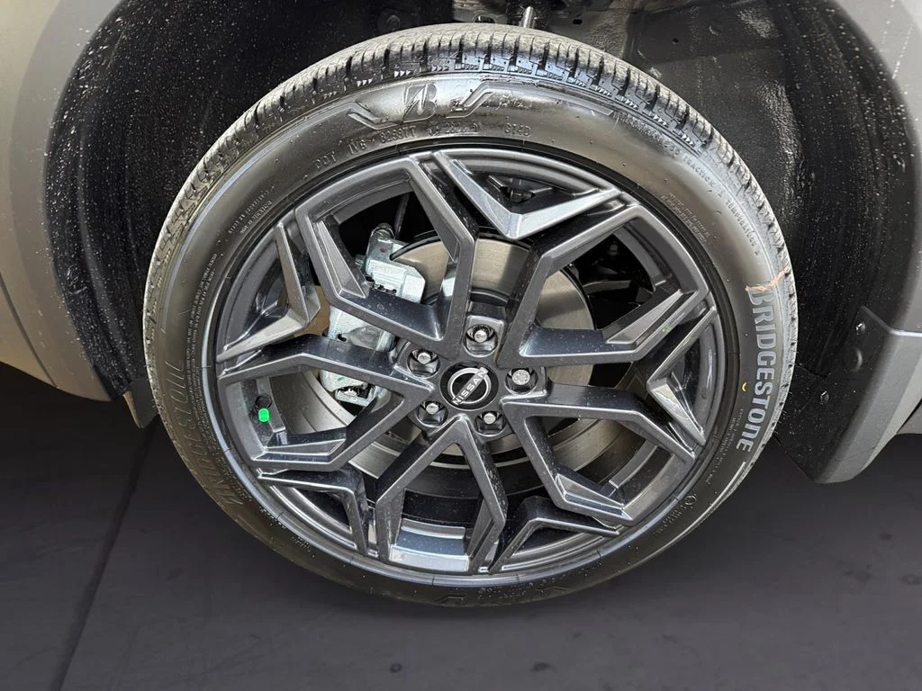 New 2027 Gray Nissan SR image 9
