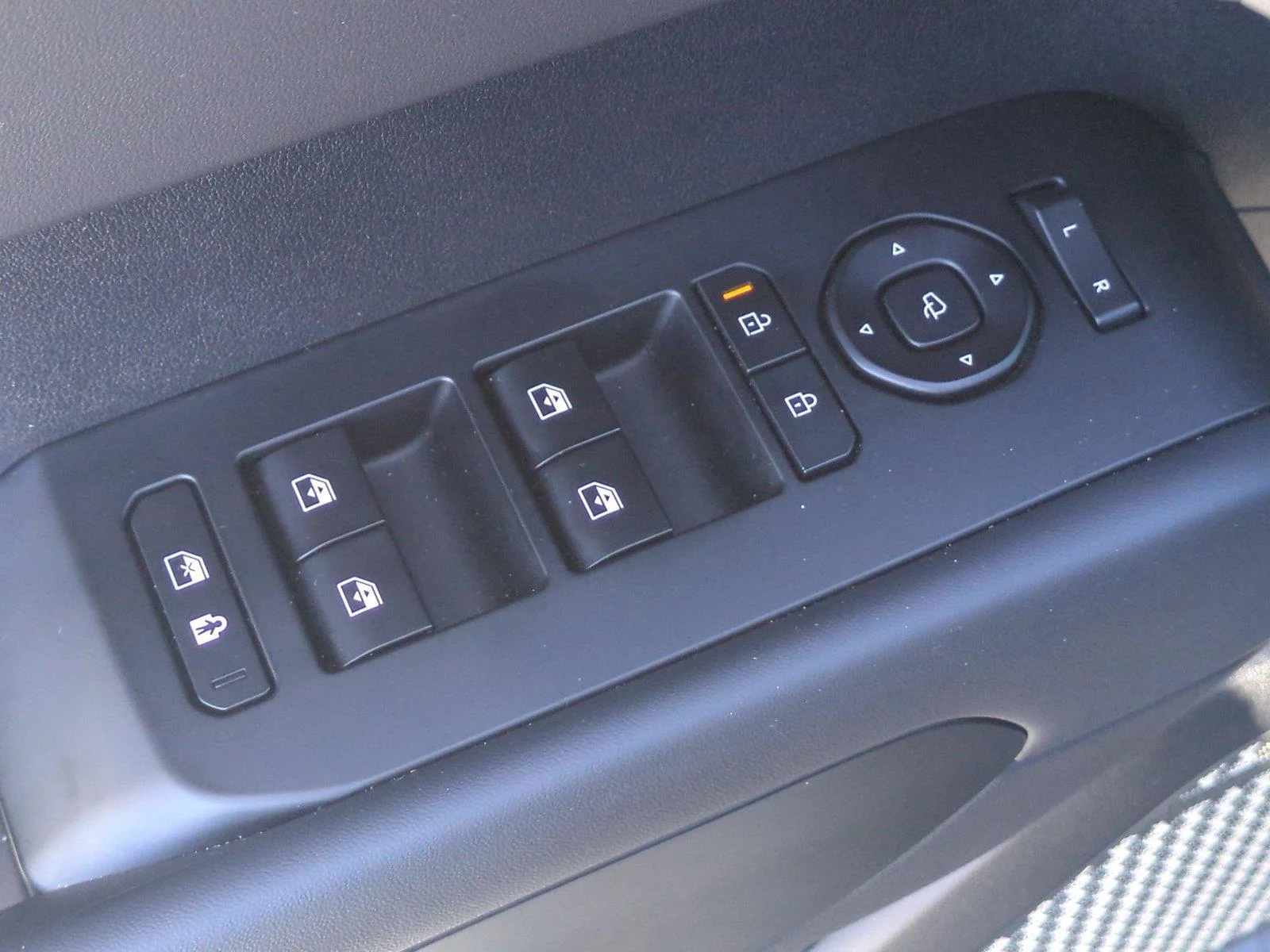 Used 2027 EBONY BLACK KIA  image 15