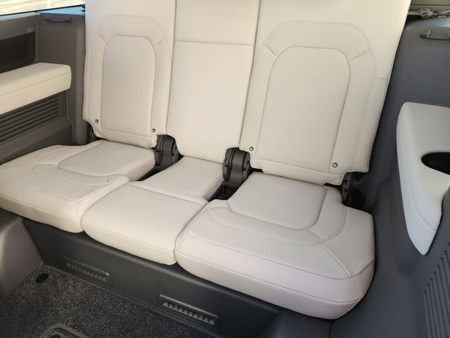 Certified Used 2026 Fuji White Land Rover S image 21