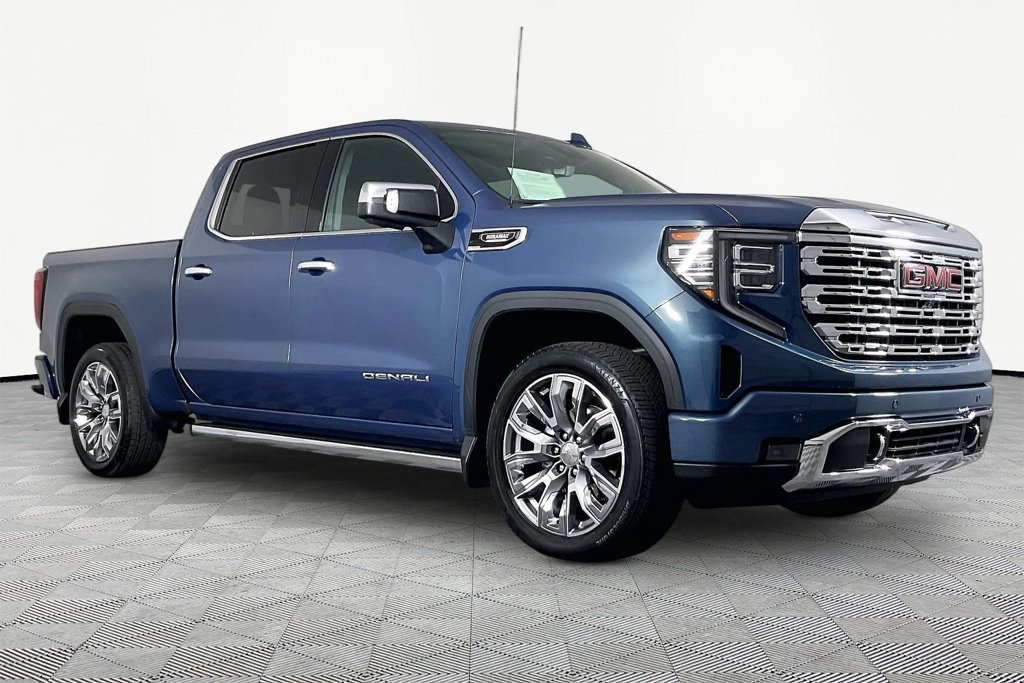 Used 2025 Blue GMC Denali image 3