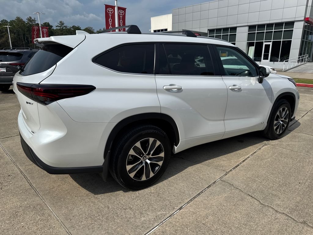 Used 2026 Beige Toyota XLE image 7