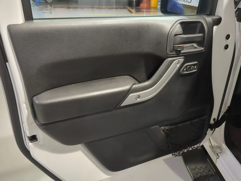 Used 2016 White Jeep Unlimited Sahara image 15