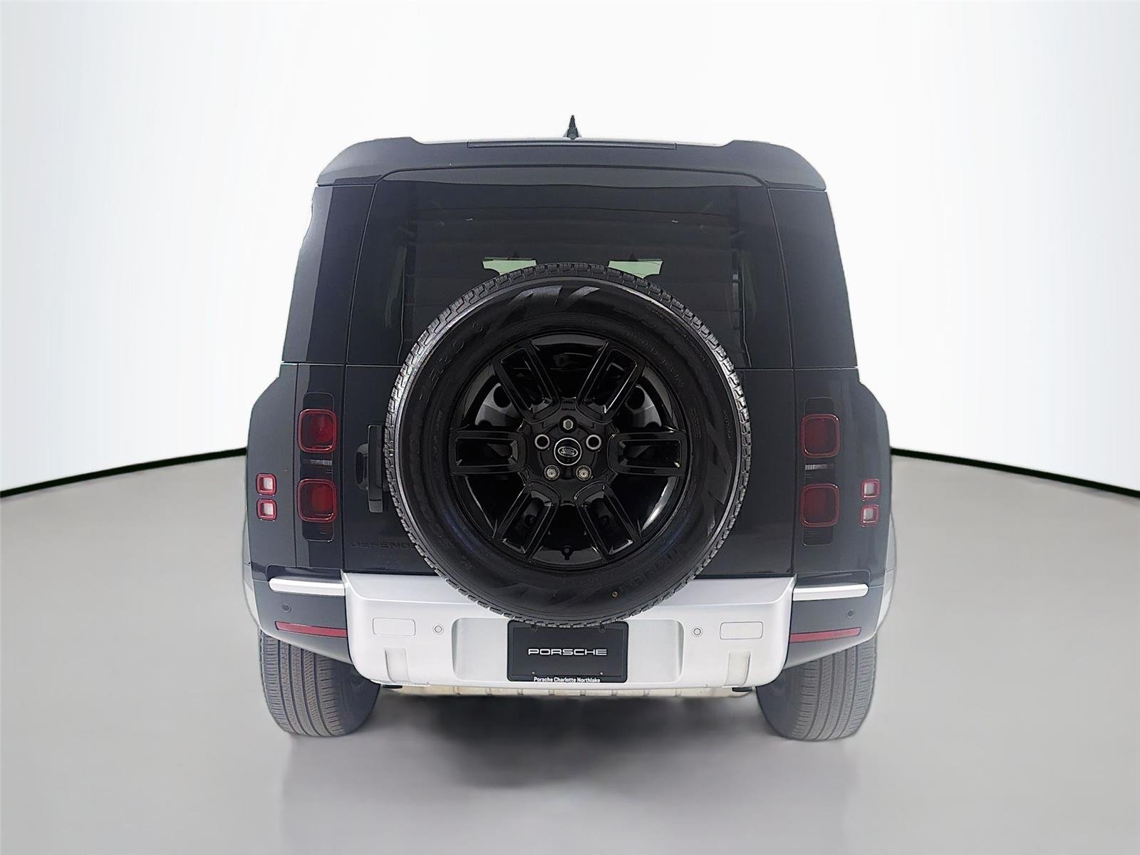 Used 2025 Santorini Black Metallic Land Rover S image 20