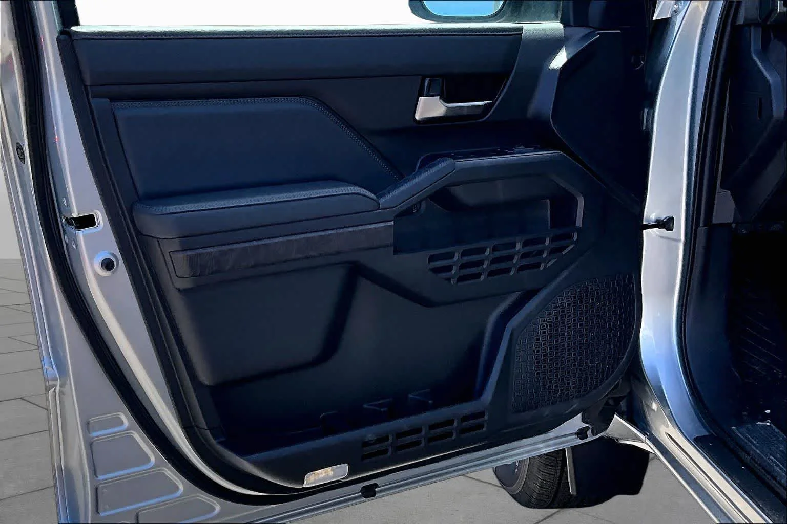 2025 Toyota Tacoma Limited - Photo 10