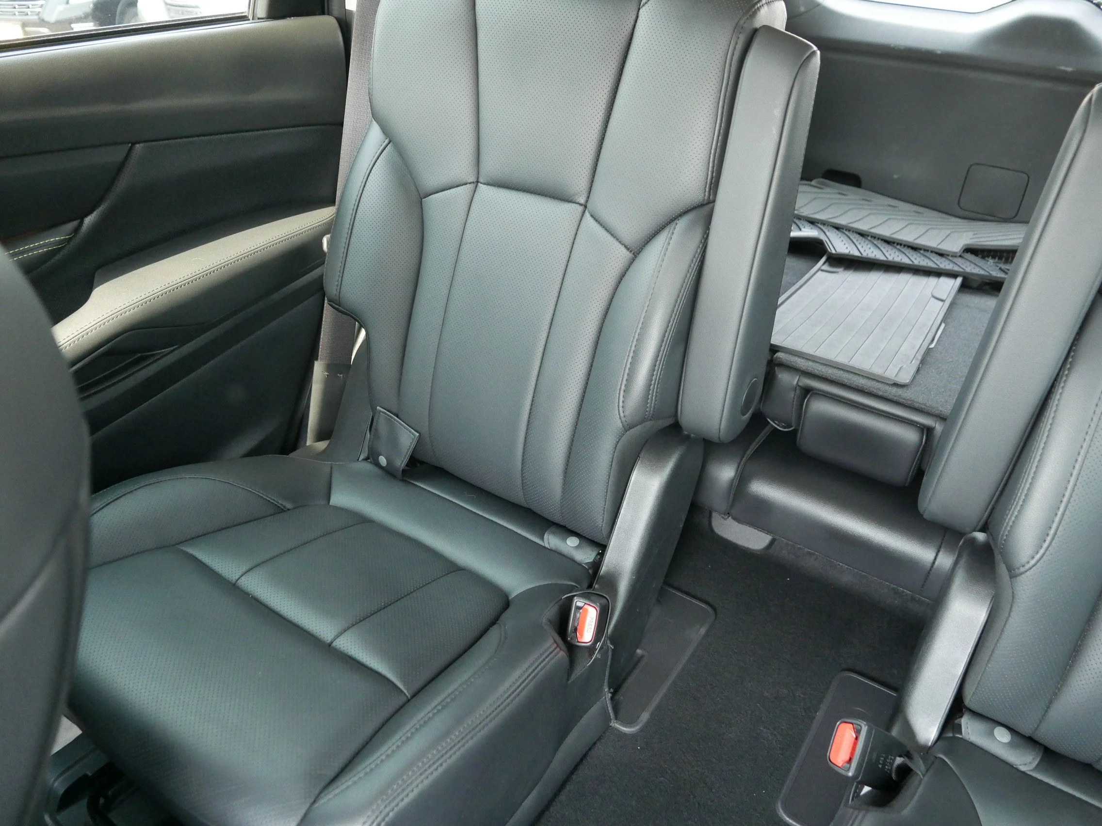 Used 2025 Magnetite Gray Metallic Subaru Onyx Edition Touring image 12