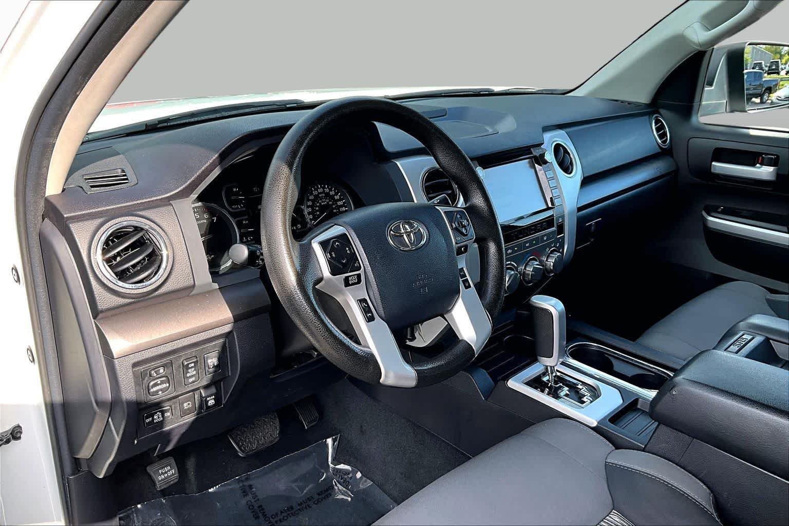 Used 2020 Super White Toyota SR5 image 17