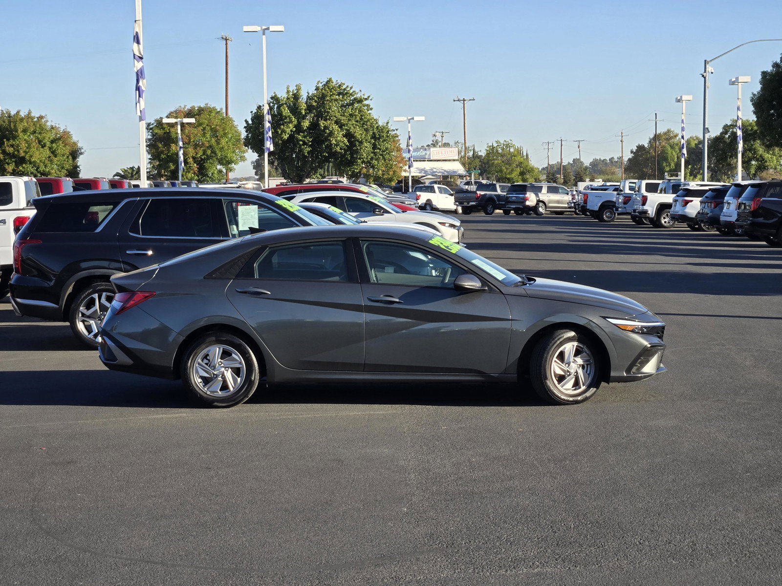 Used 2025 Amazon Gray Hyundai SE image 3
