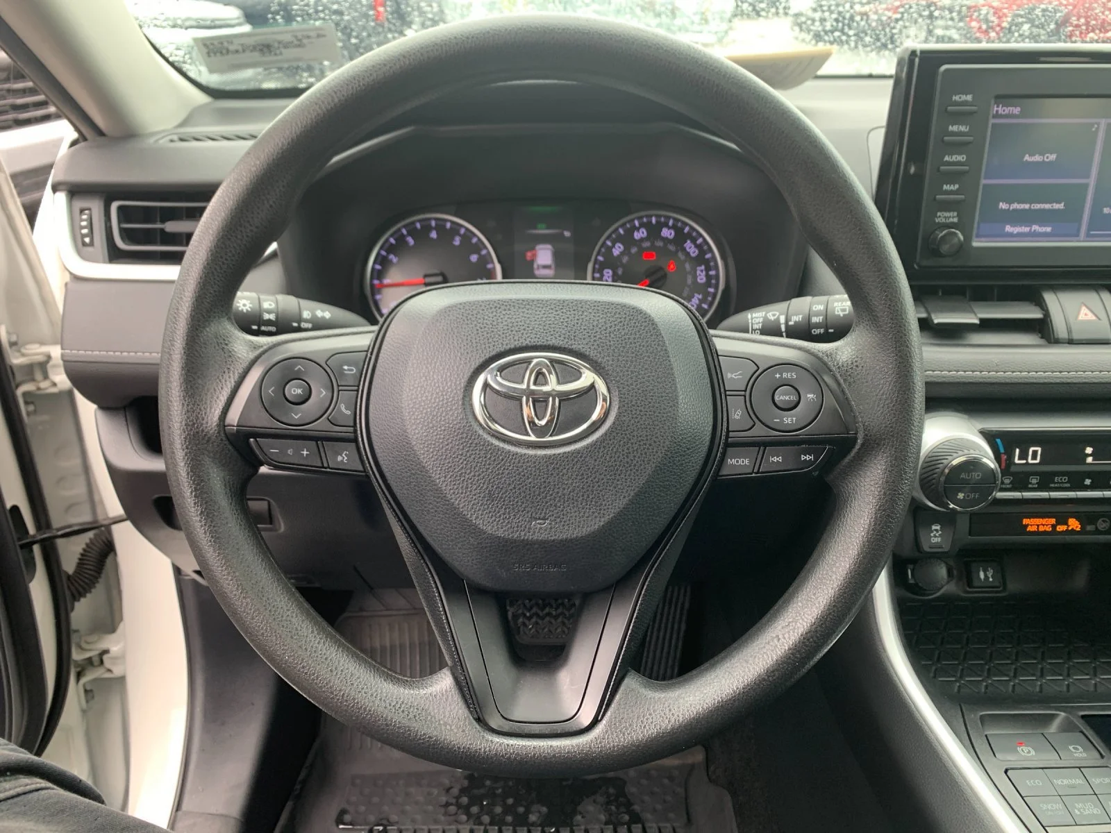 Used 2019 White Toyota XLE image 25