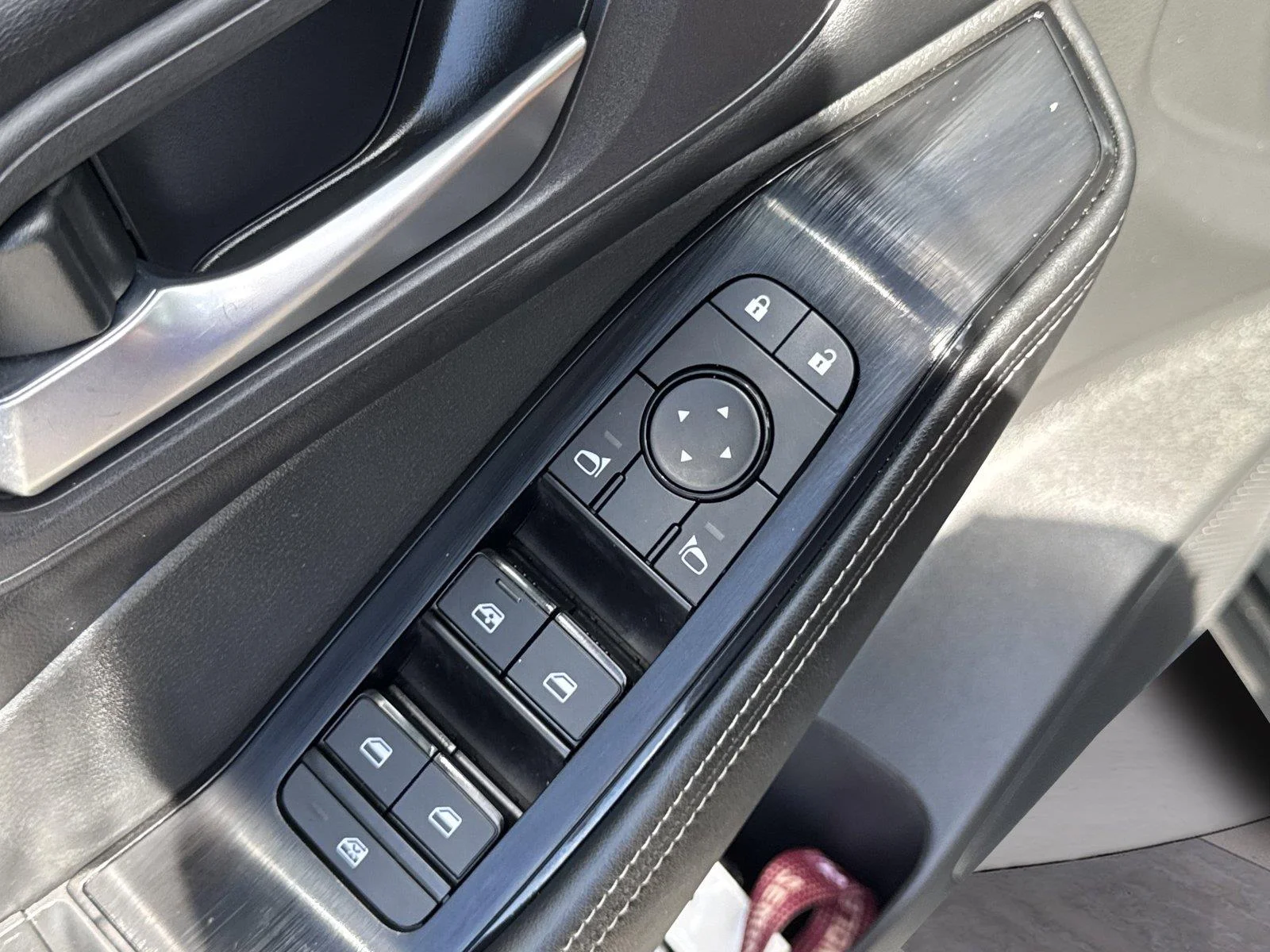 Used 2025 Gun Metallic Nissan SV image 19