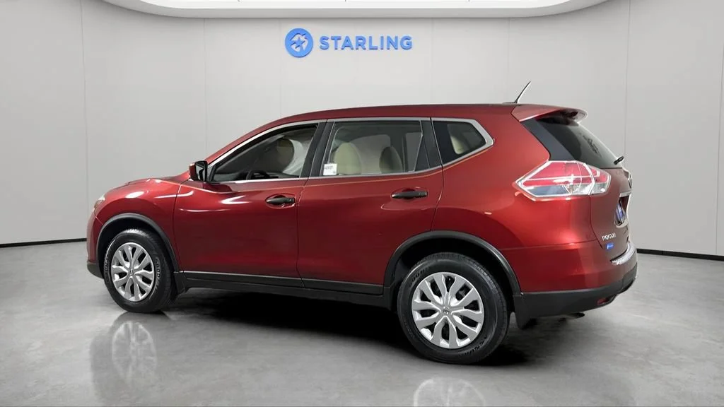 Used 2016 Red Nissan S image 4