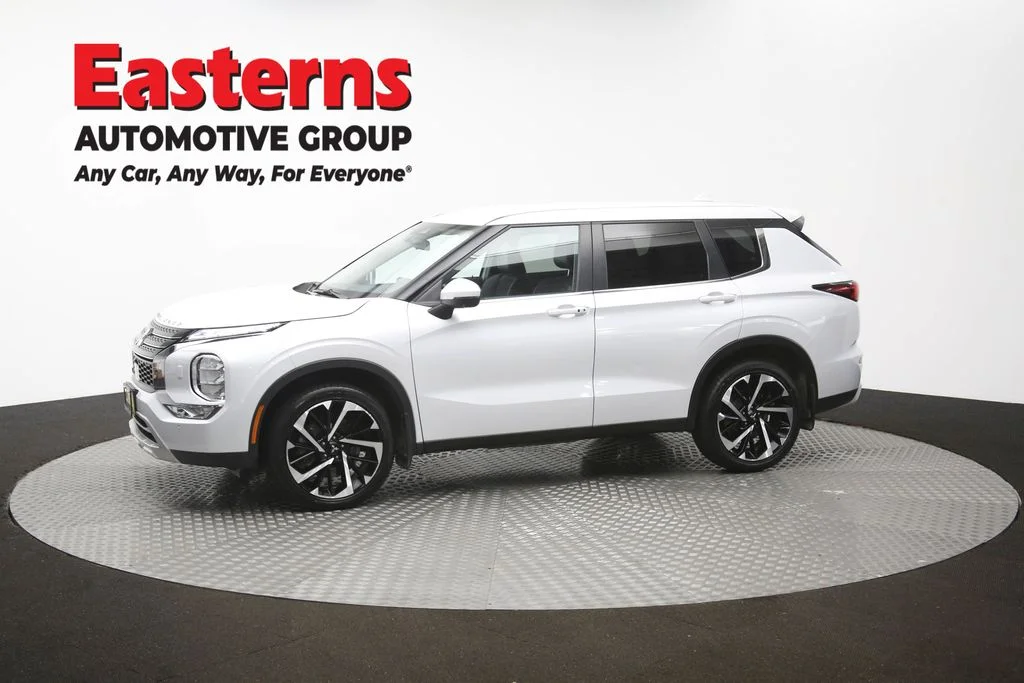 Used 2024 White Mitsubishi SE image 57
