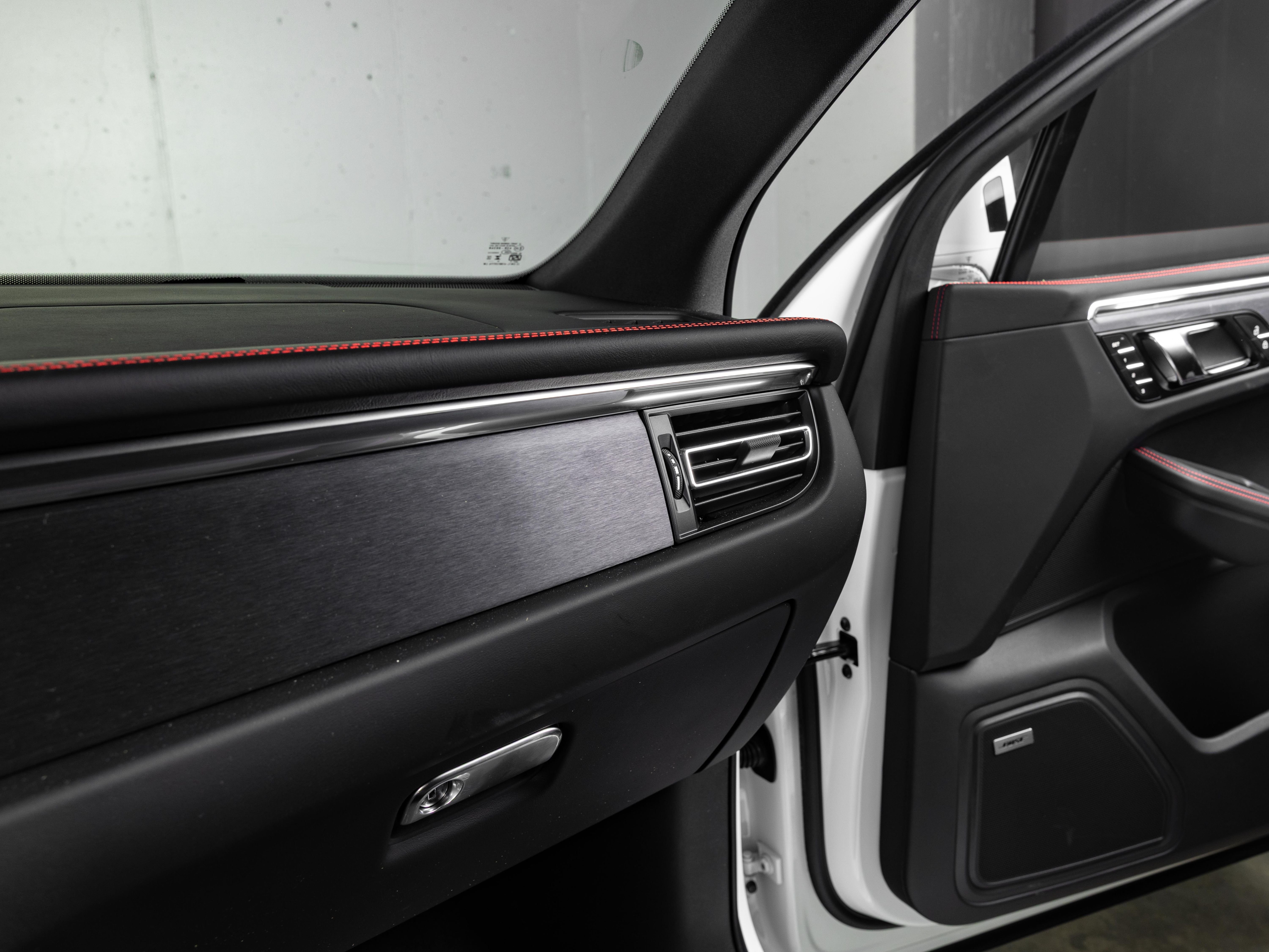 2026 Porsche Macan GTS - Photo 31