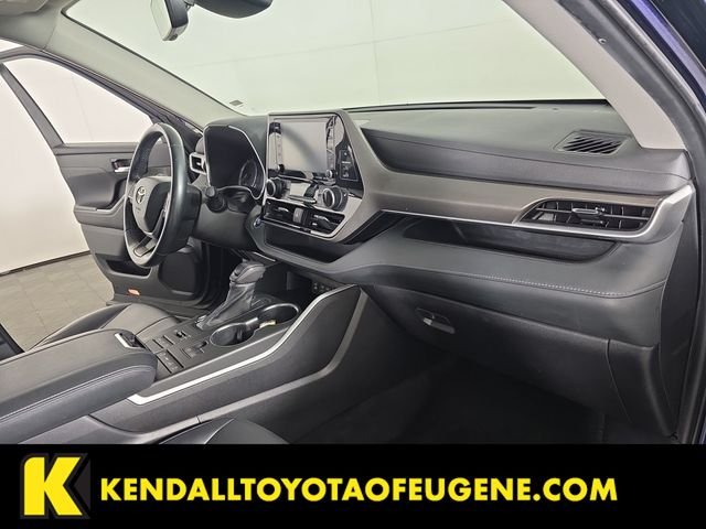 Used 2022  Toyota XLE image 29