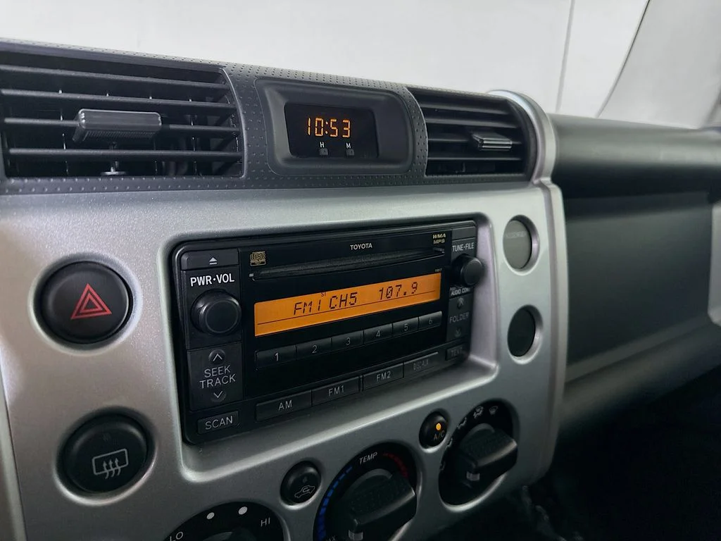 Used 2007 Titanium Metallic Toyota  image 16