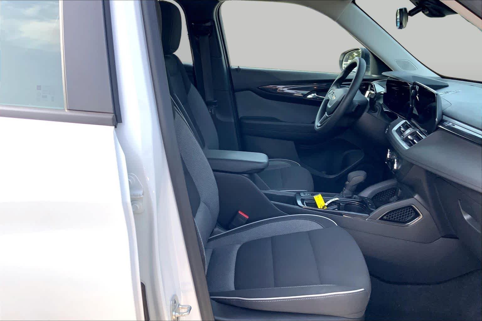Used 2024 Summit White Chevrolet LS image 9