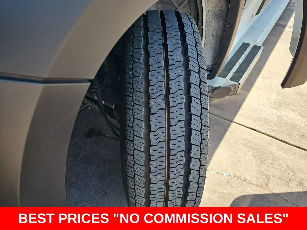 Used 2025 White Ram Base image 34