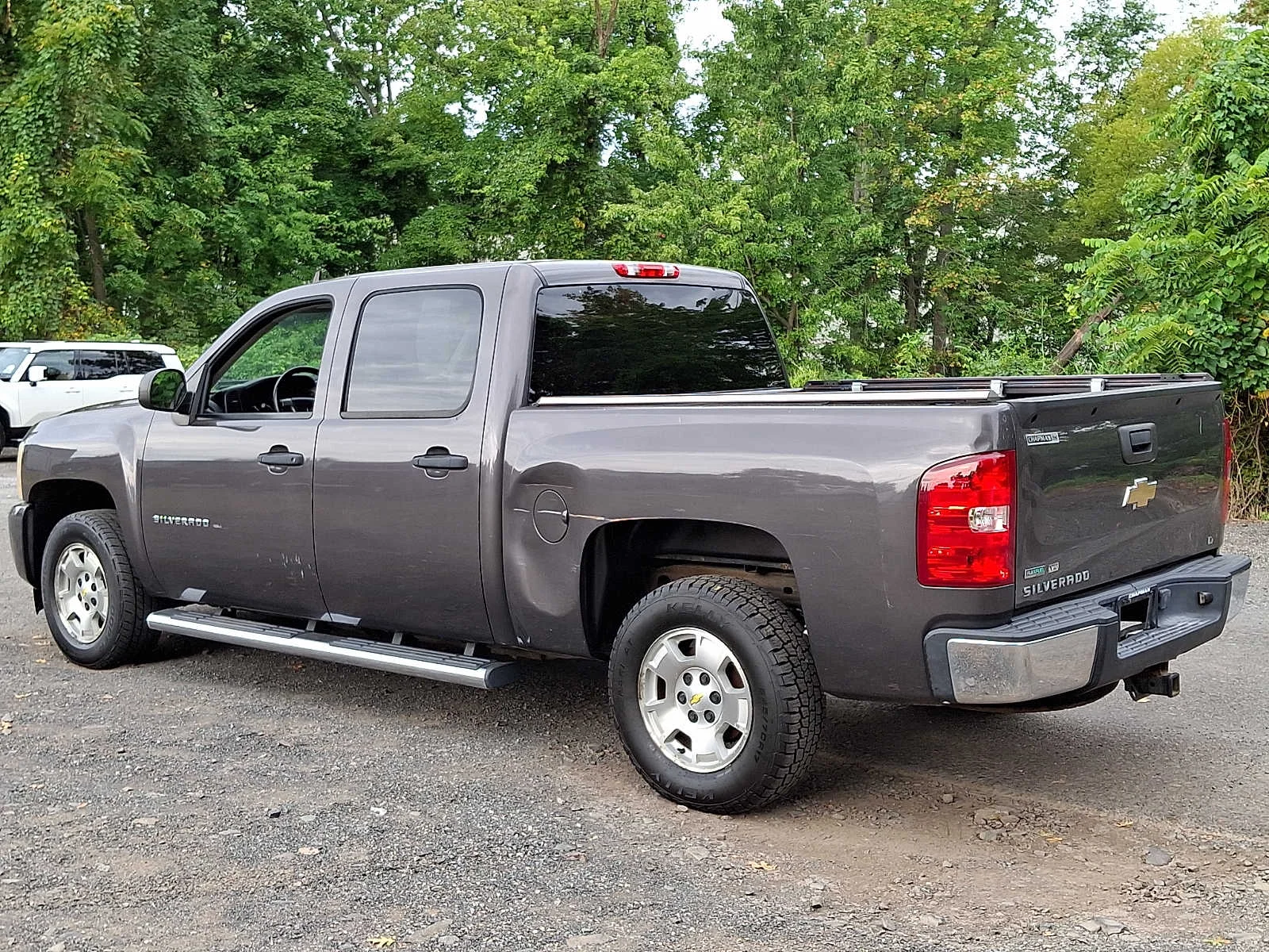 Used 2010 Taupe Gray Metallic Chevrolet Xtra Fuel Economy image 4