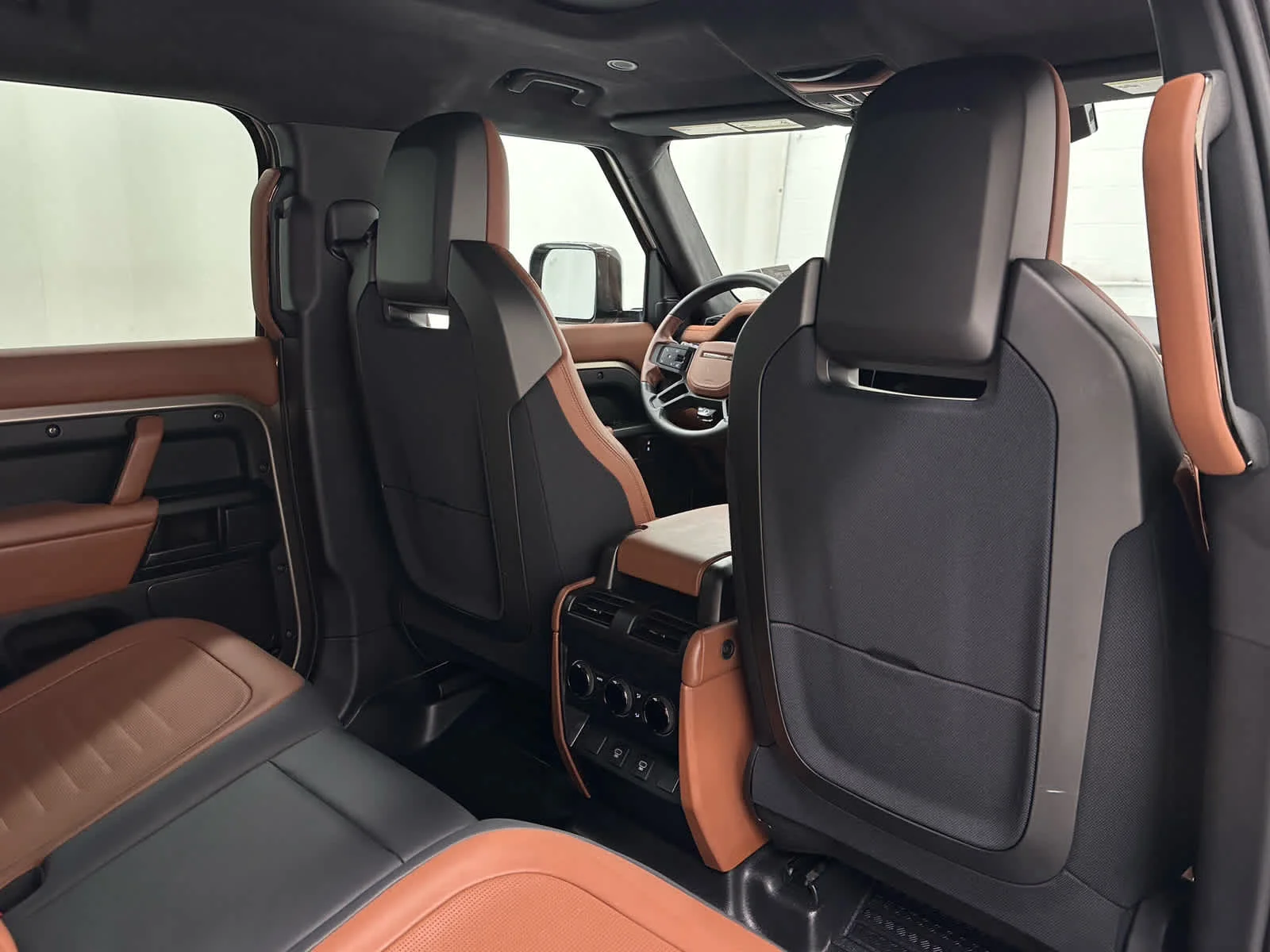 Used 2025 Petra Copper Premium Metallic Land Rover OCTA image 20
