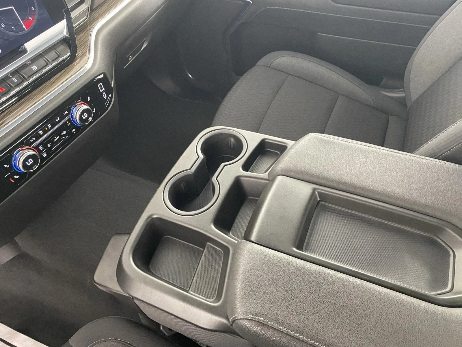 Used 2024 Summit White GMC Elevation image 23